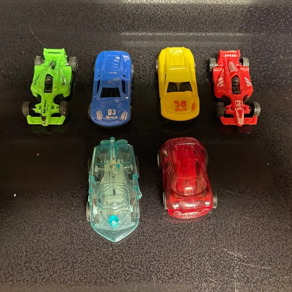 6 Plastic cars